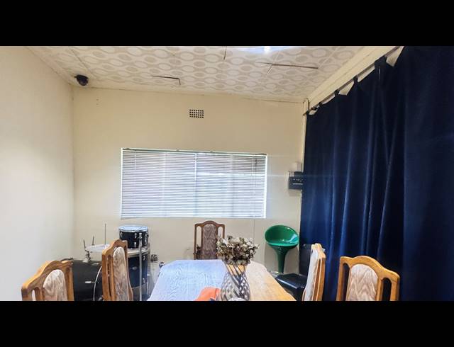 M² BUSINESS CENTRE FOR SALE IN WITBANK EXT 8